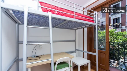 Private room at Calle de Embajadores, image 15 of 19