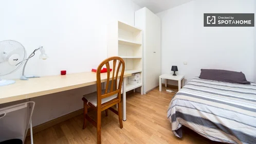 Private room at Calle de Embajadores, image 3 of 19