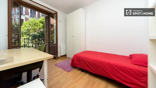 Private room at Calle de Embajadores, image 6 of 19