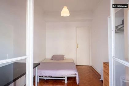 Cheap private room in Lisboa