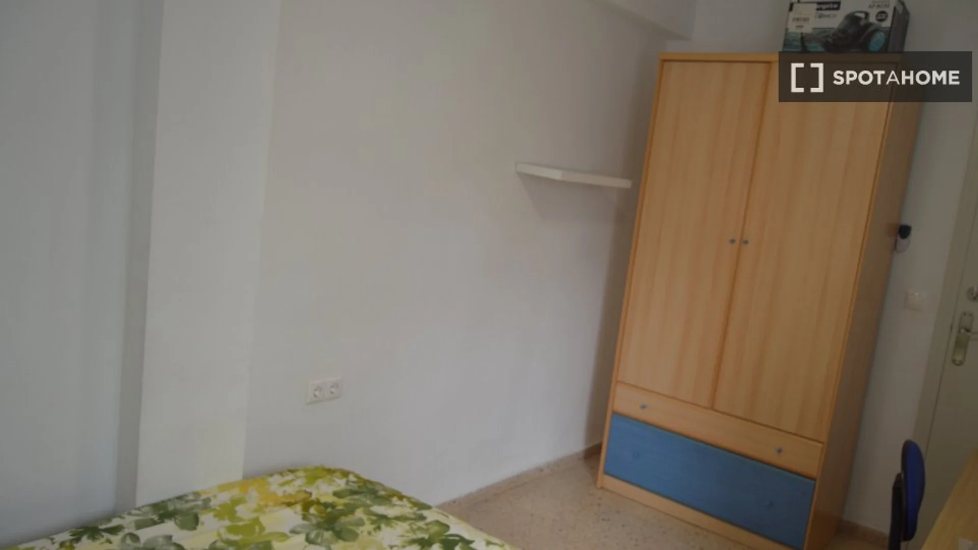 Habitación para estudiantes en  con área de estudio y facilidades compartidas