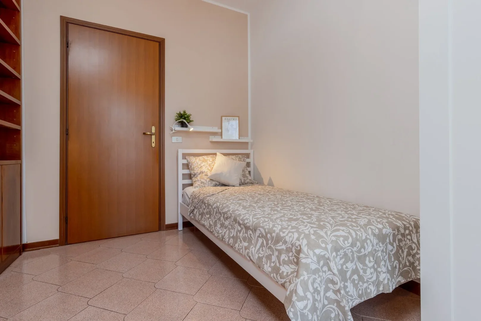 Chambre à louer dans un appartement d'étudiant à , entièrement meublée