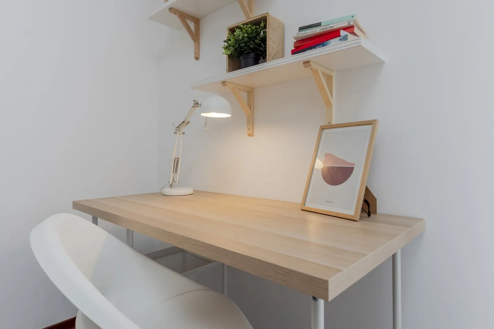 Quarto de estudante em  com área de estudo e instalações partilhadas