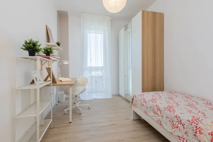 Quarto privado em Via Brigata Padova 17, imagem 1 de 10