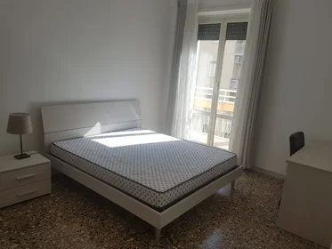 Chambre privée à Via Dei Magazzini Generali, image 1 de 8