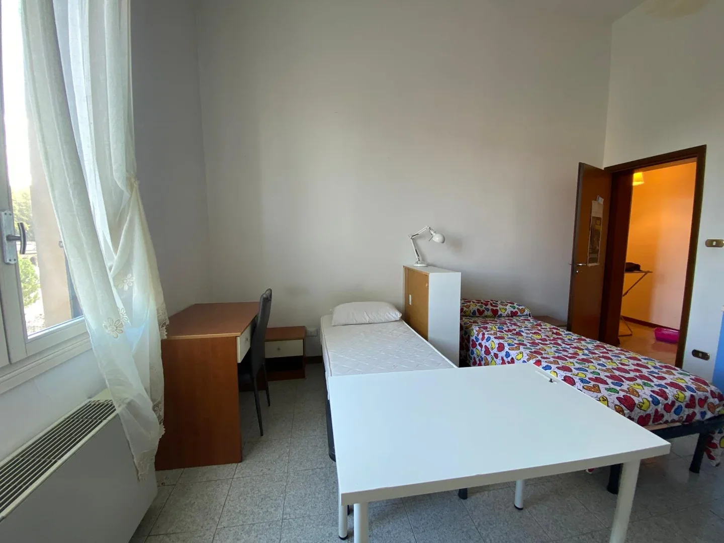 Habitación asequible para estudiantes con buena iluminación en 