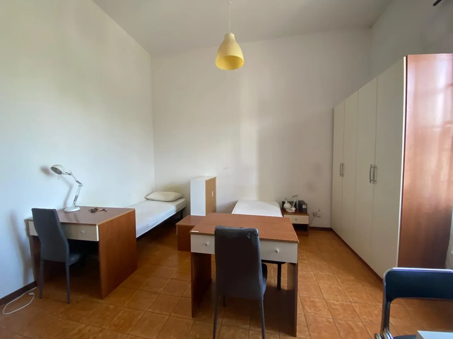 Habitación asequible para estudiantes con buena iluminación en 