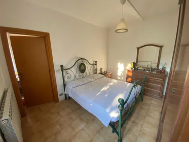 Mehrbettzimmer in der Via Nonantolana 262, bild 2 von 8