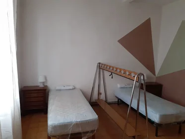 Mehrbettzimmer in der Via Barbanti 11, bild 2 von 9