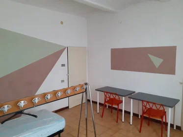 Mehrbettzimmer in der Via Barbanti 11, bild 3 von 9