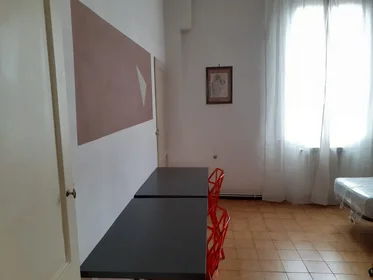 Mehrbettzimmer in der Via Barbanti 11, bild 4 von 9