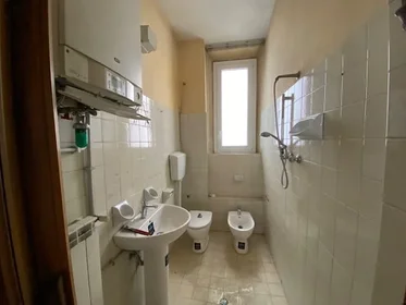 Mehrbettzimmer in der Via Barbanti 11, bild 7 von 9