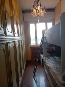 Mehrbettzimmer in der Via Castelmaraldo 15, bild 1 von 9