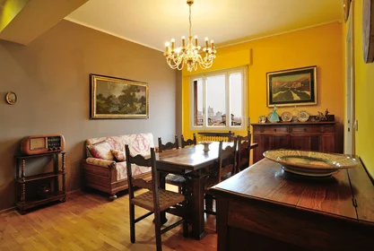 Mehrbettzimmer in der Via Castelmaraldo 15, bild 3 von 9