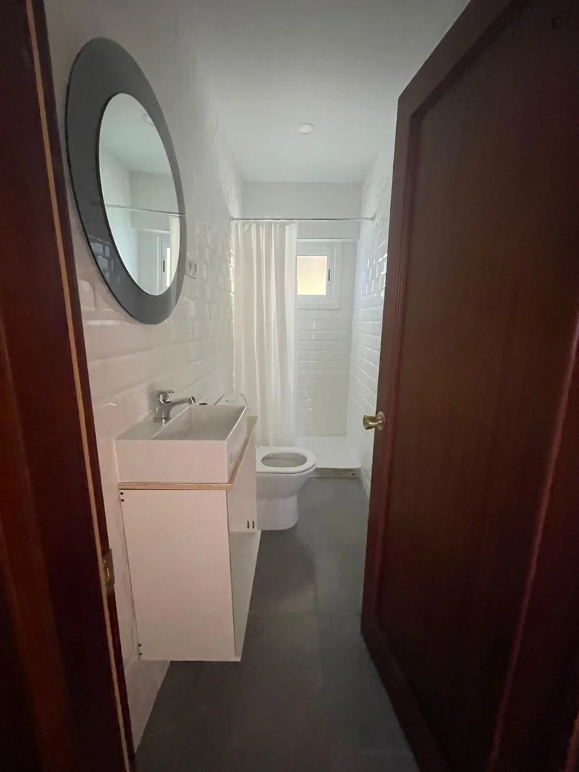 Chambre confortable pour étudiants disponible dans 