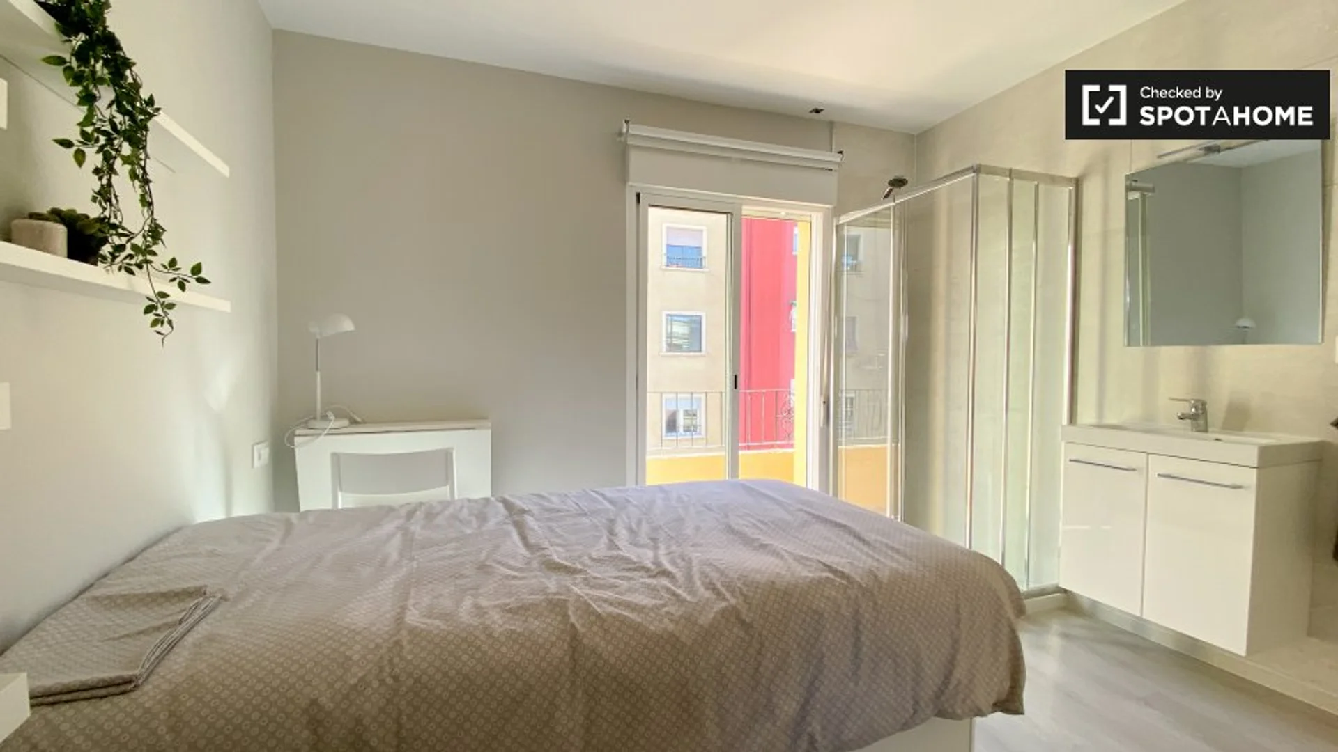 Zimmer in Studentenwohnung in zu vermieten, voll möbliert
