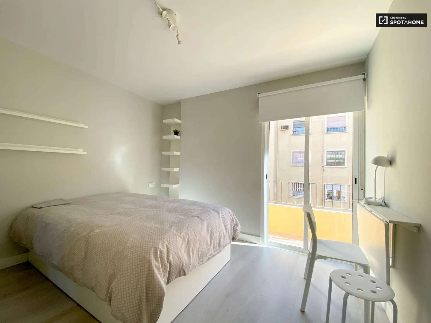 Funktionelles Studentenzimmer perfekt zum Studieren in 