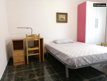 Room for rent with double bed Cerdanyola-del-valles