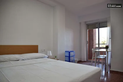 Private room at Carrer d'Albalat dels Tarongers, image 1 of 10