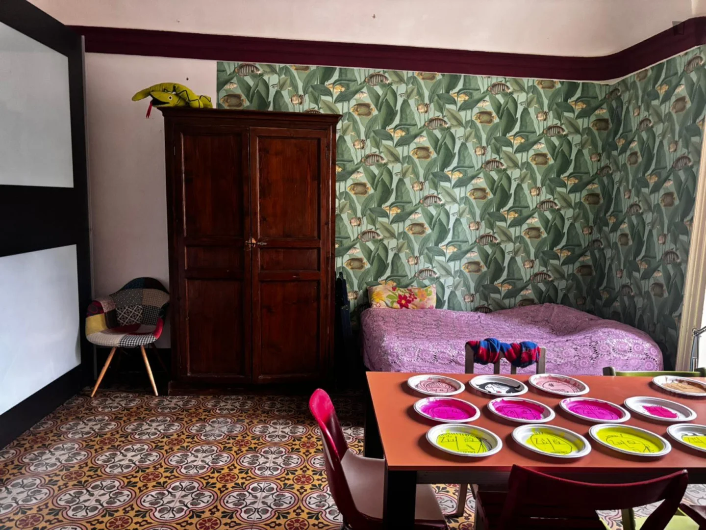 Quarto de estudante económico perto do campus em 