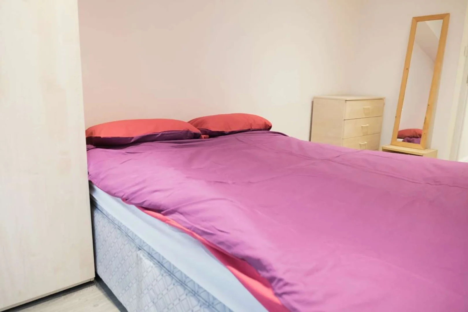 Komfortables und geräumiges Studentenzimmer in 