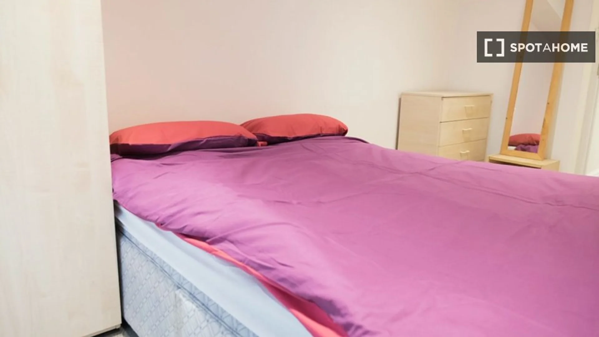 Bezahlbares Zimmer für Studenten mit ausreichender Beleuchtung in 