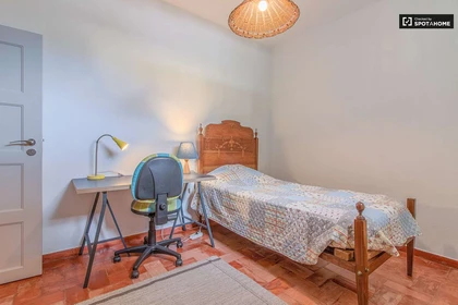 Quarto para alugar num apartamento partilhado em Carcavelos