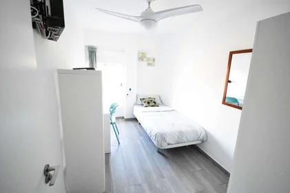 Quarto privado em Carrer de Joan Josep Sister, imagem 1 de 10
