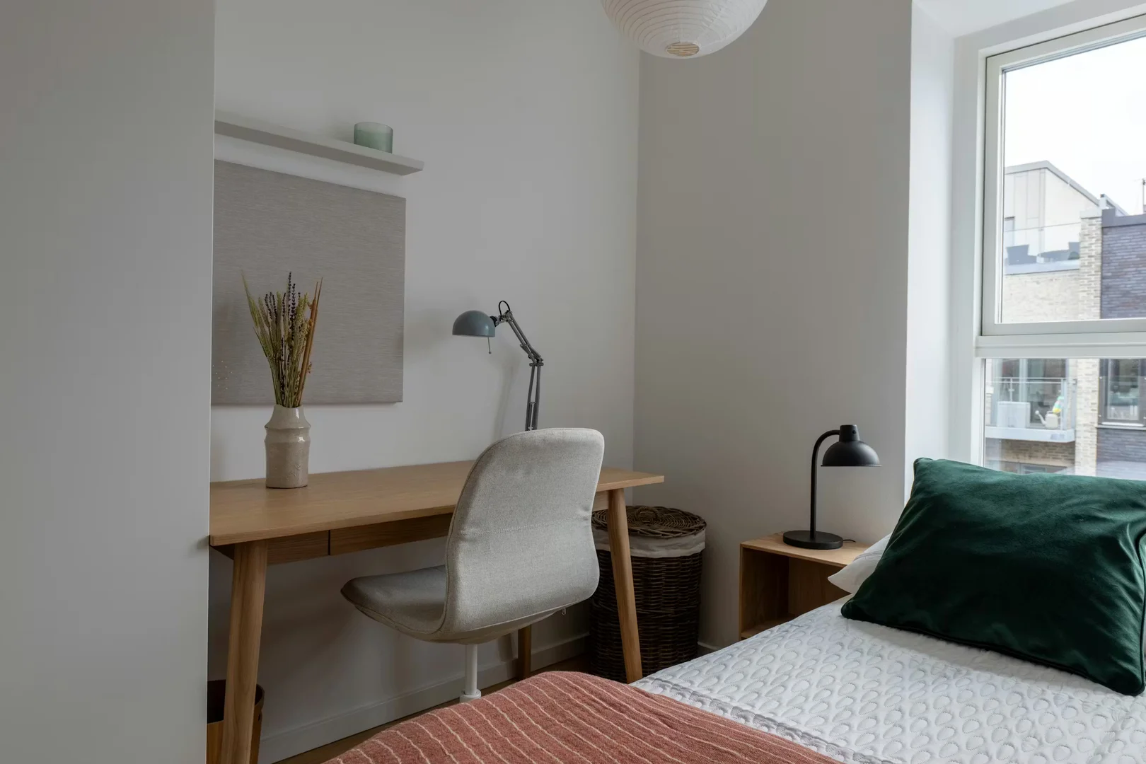 Chambre confortable pour étudiants disponible dans 