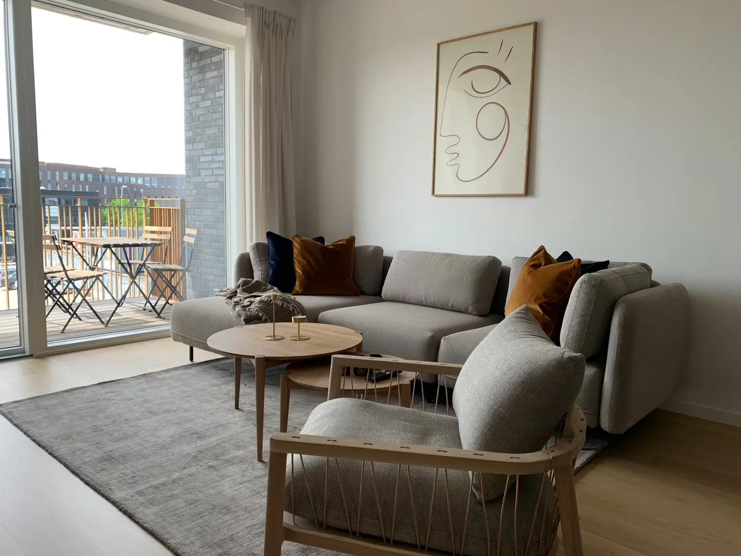 Comfortable and spacious student room in