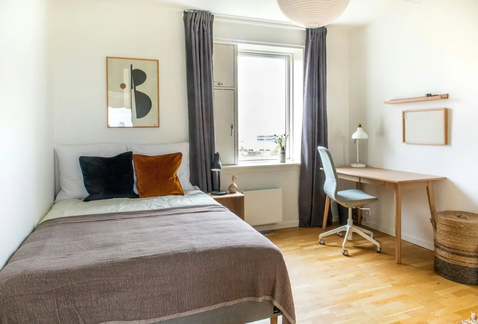 Quarto para alugar em apartamento de estudantes em , totalmente mobilado