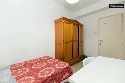 Quarto para alugar com cama de casal em Granada