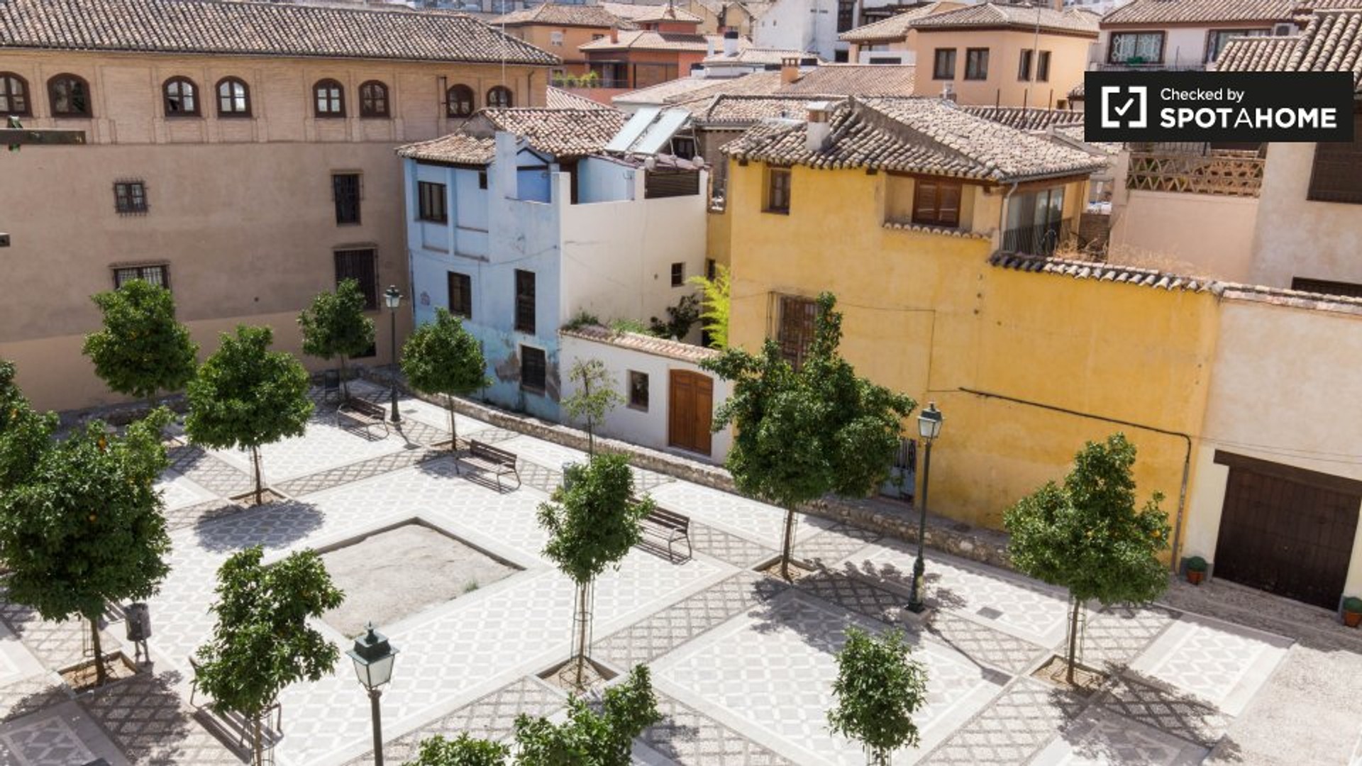 Granada içinde merkezi konumda konaklama