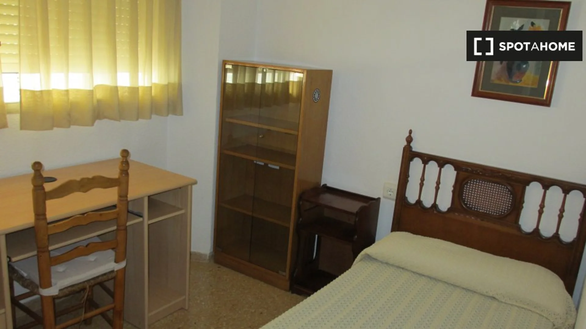 Comfortable and spacious student room in 