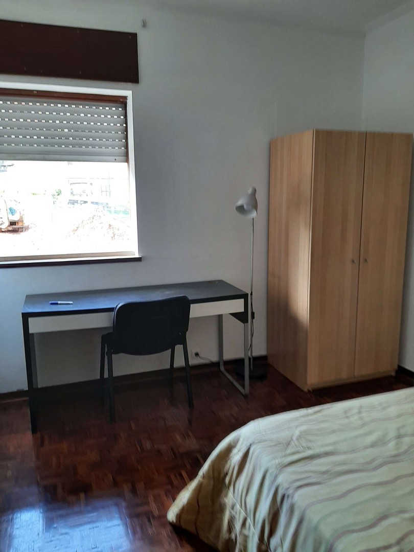 Room for rent with double bed coimbra