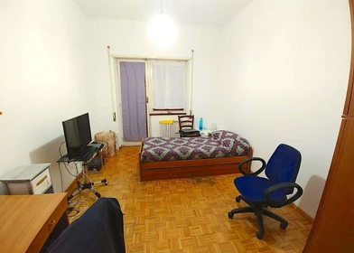 Room for rent in a shared flat in Roma