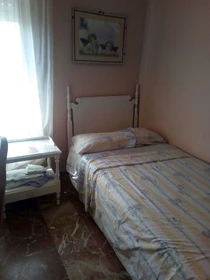 Quarto para alugar com cama de casal em Almeria