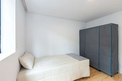 Room for rent with double bed Porto