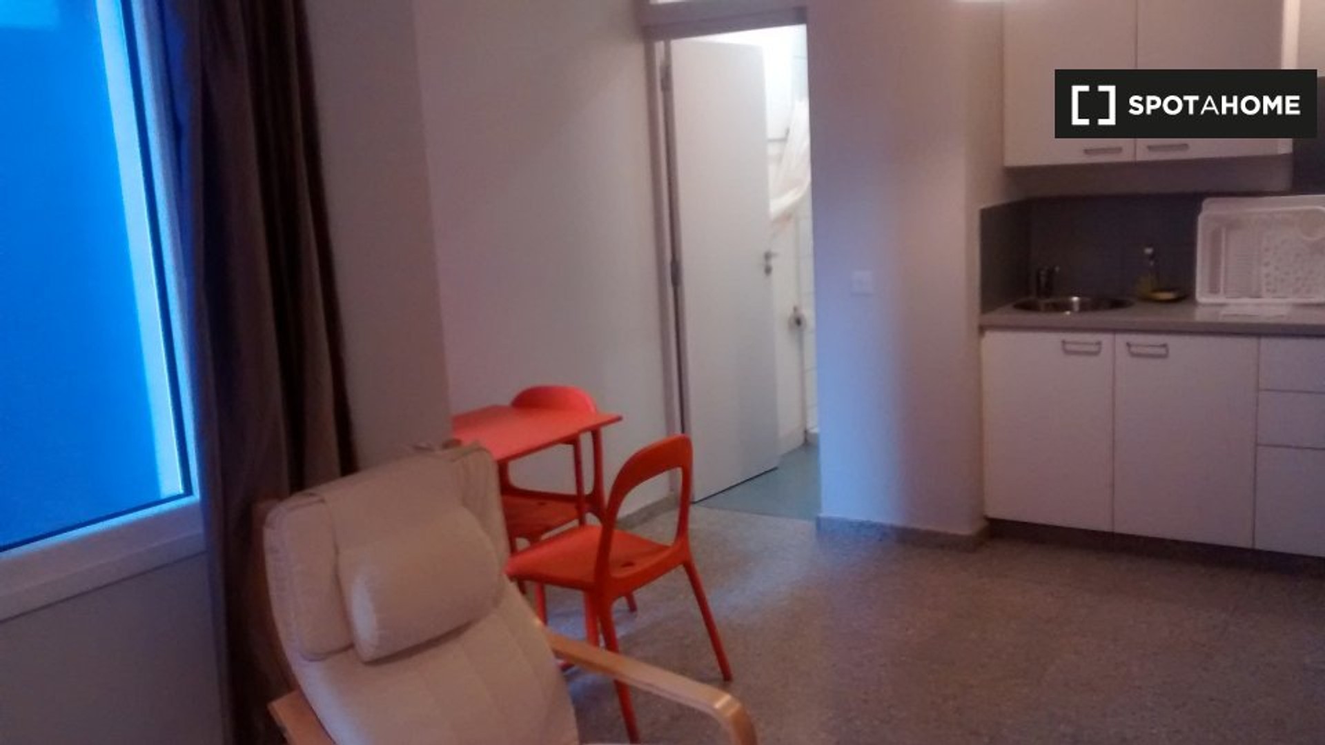 Very bright studio for rent in Nicosia