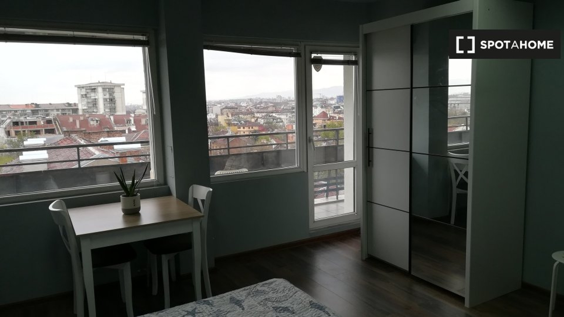 Cheap private room in Sofia