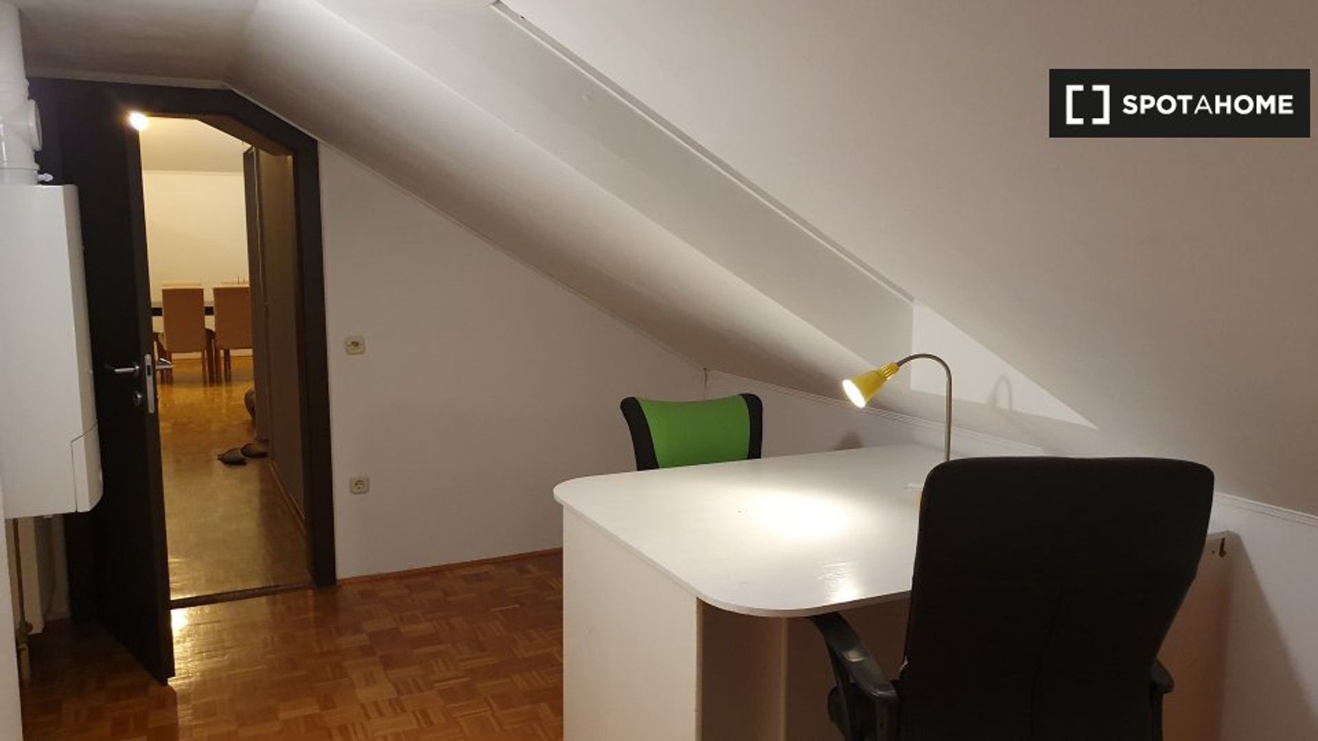 Habitación privada muy luminosa en Liubliana