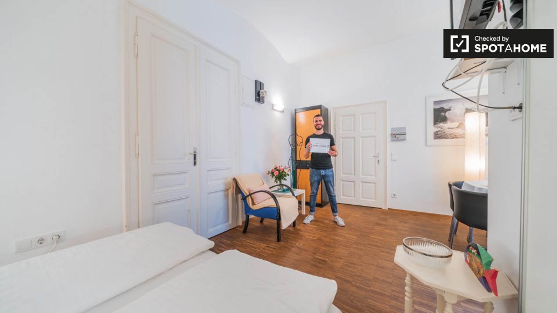 Very bright studio for rent in Vienna