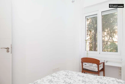 Helles Privatzimmer in Madrid