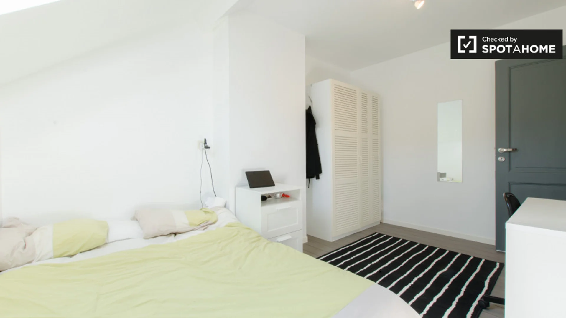 Habitación estudiantil económica cerca del campus en 