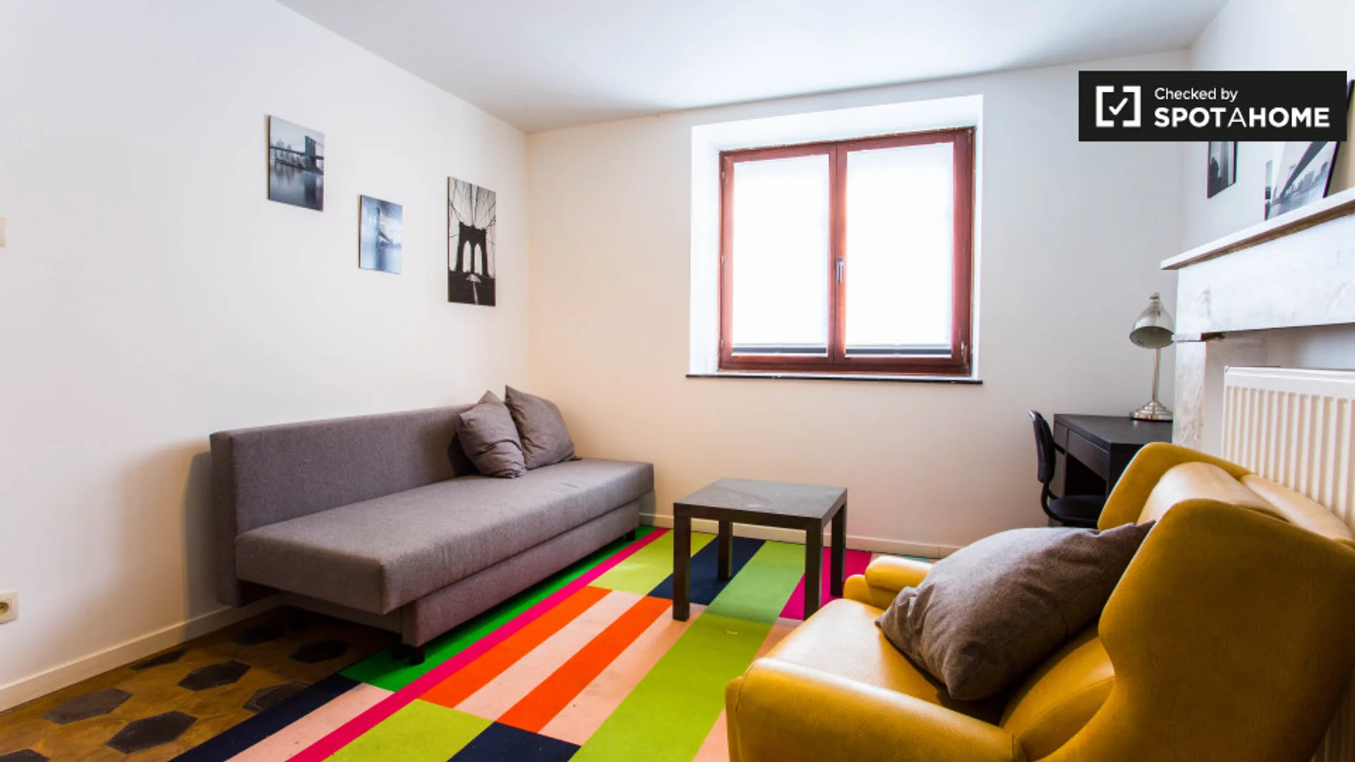 Comfortable and spacious student room in