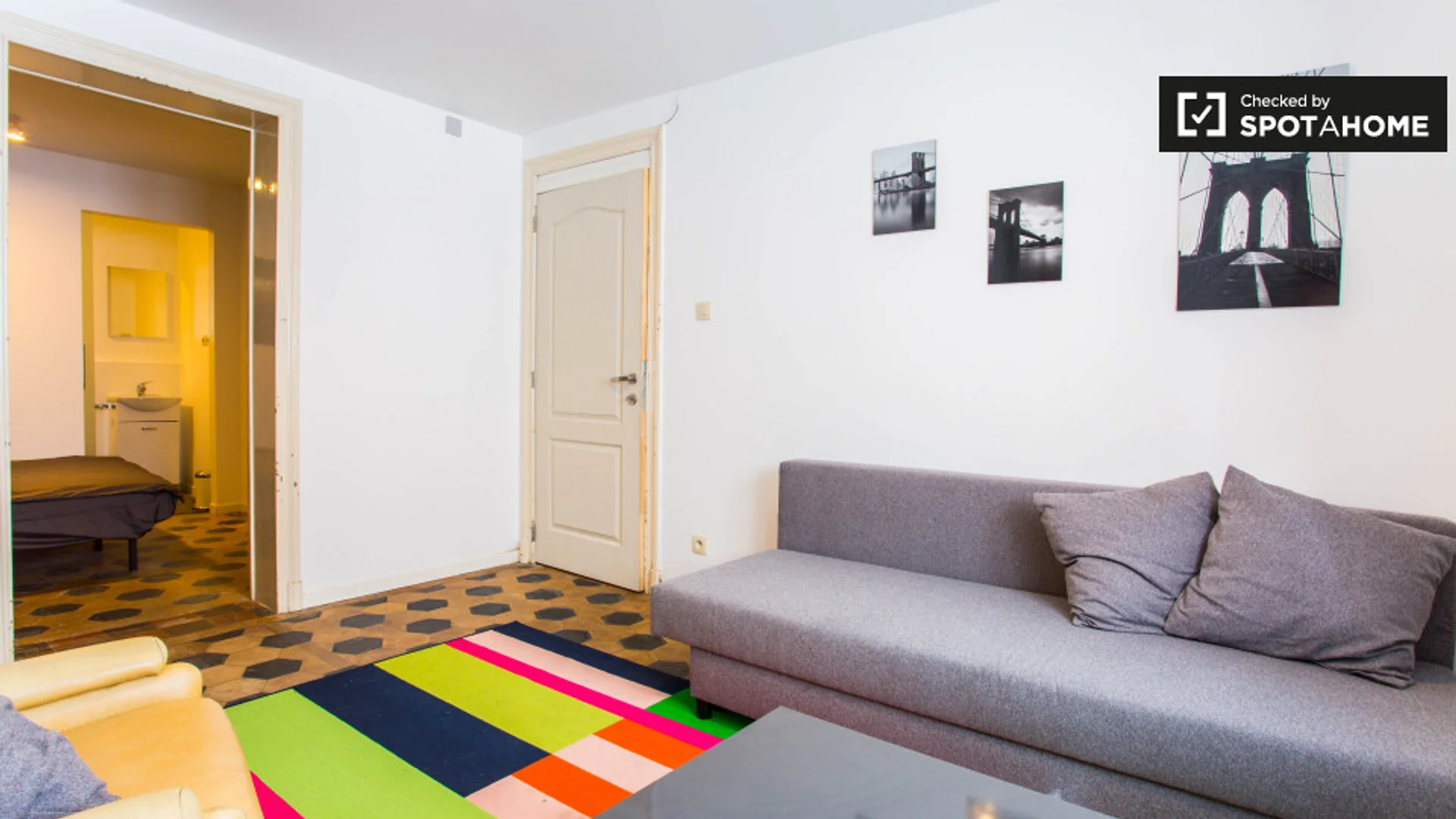 Comfortable and spacious student room in