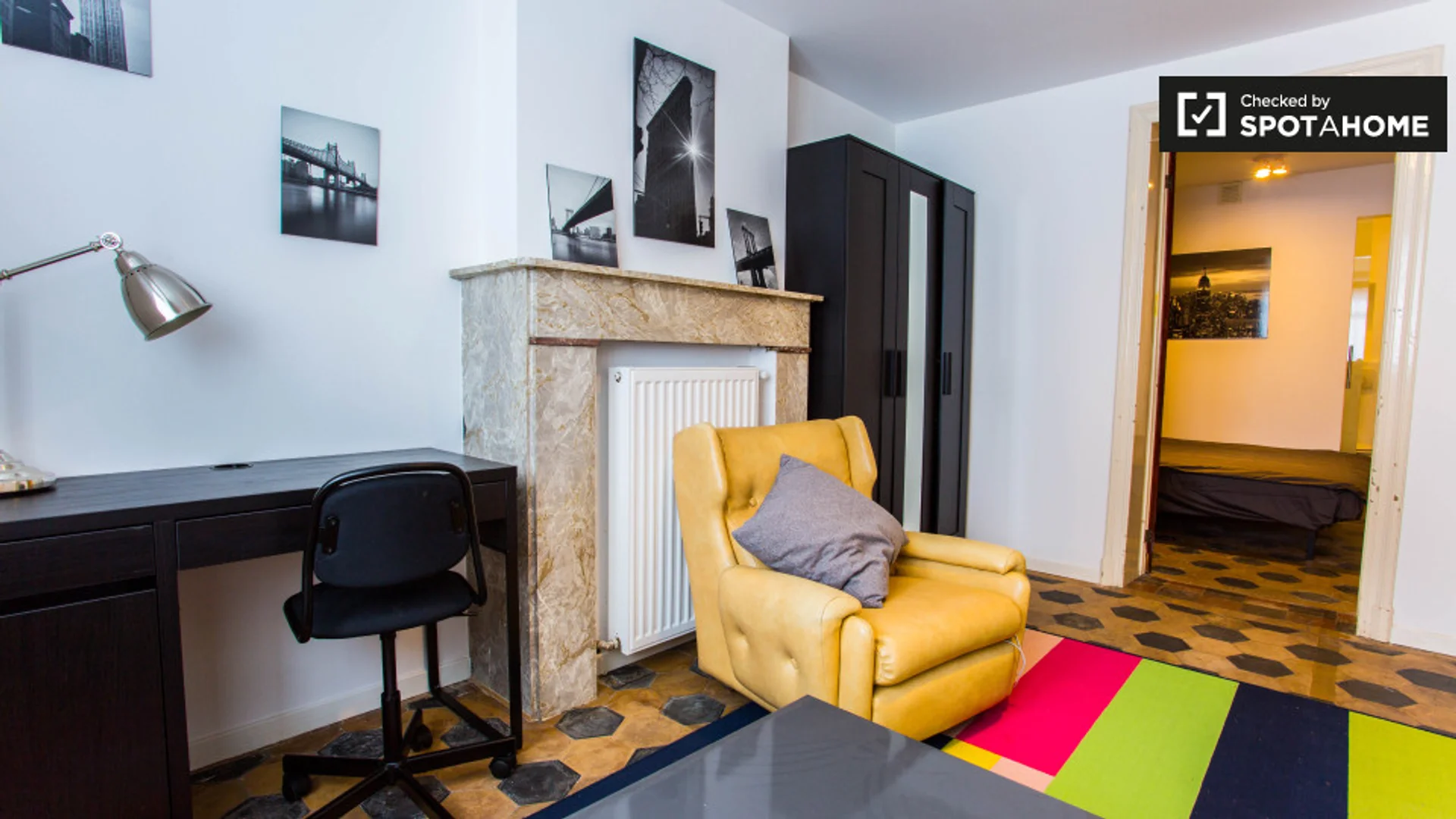 Student-friendly room in with modern amenities