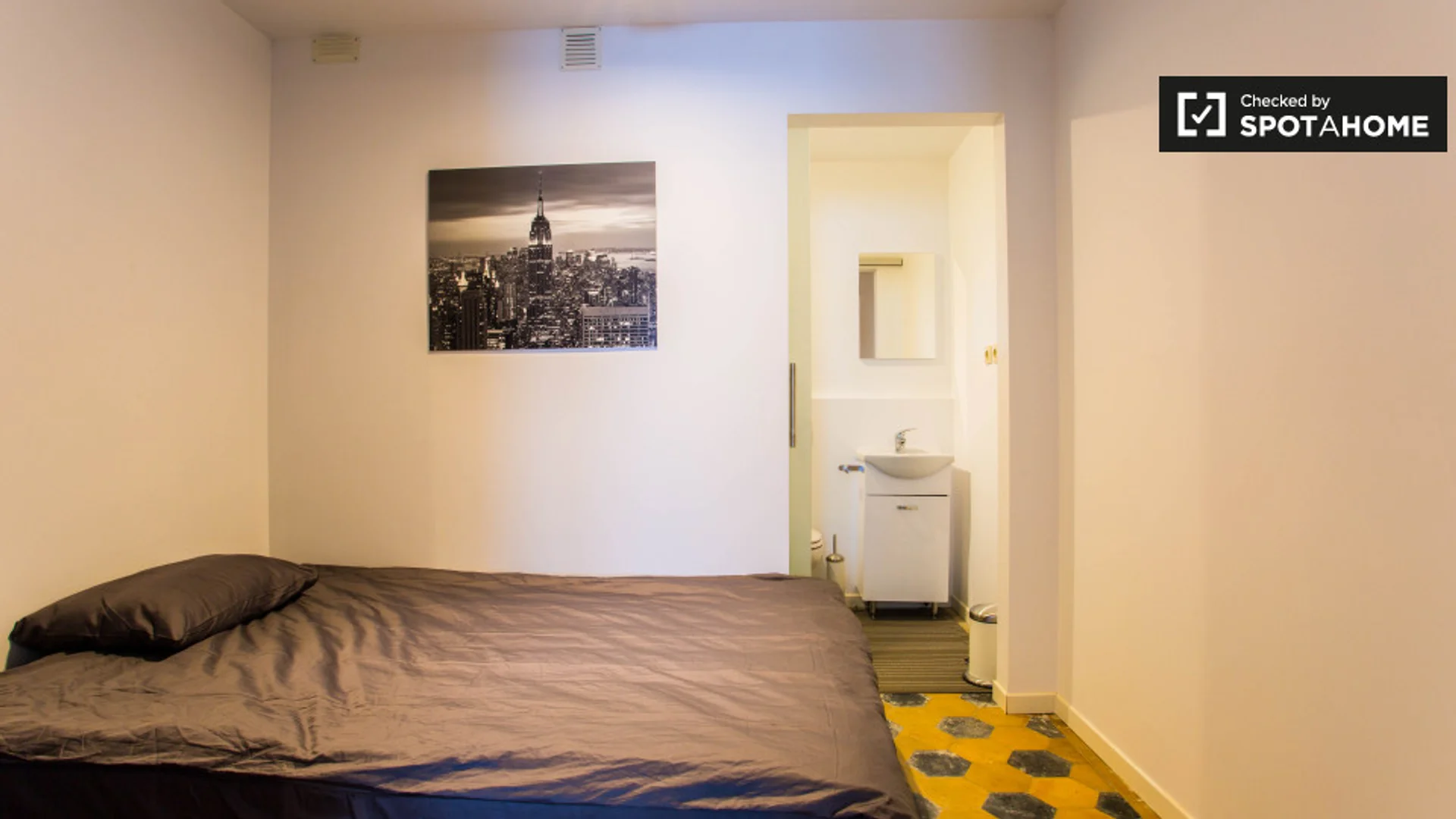 Cozy room for students available in