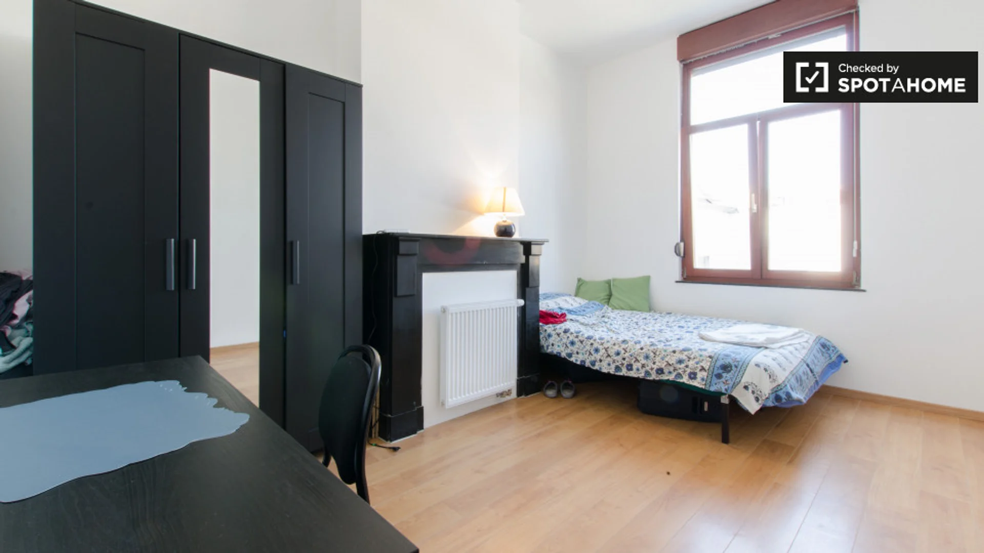 Zimmer in Studentenwohnung in  zu vermieten, voll möbliert