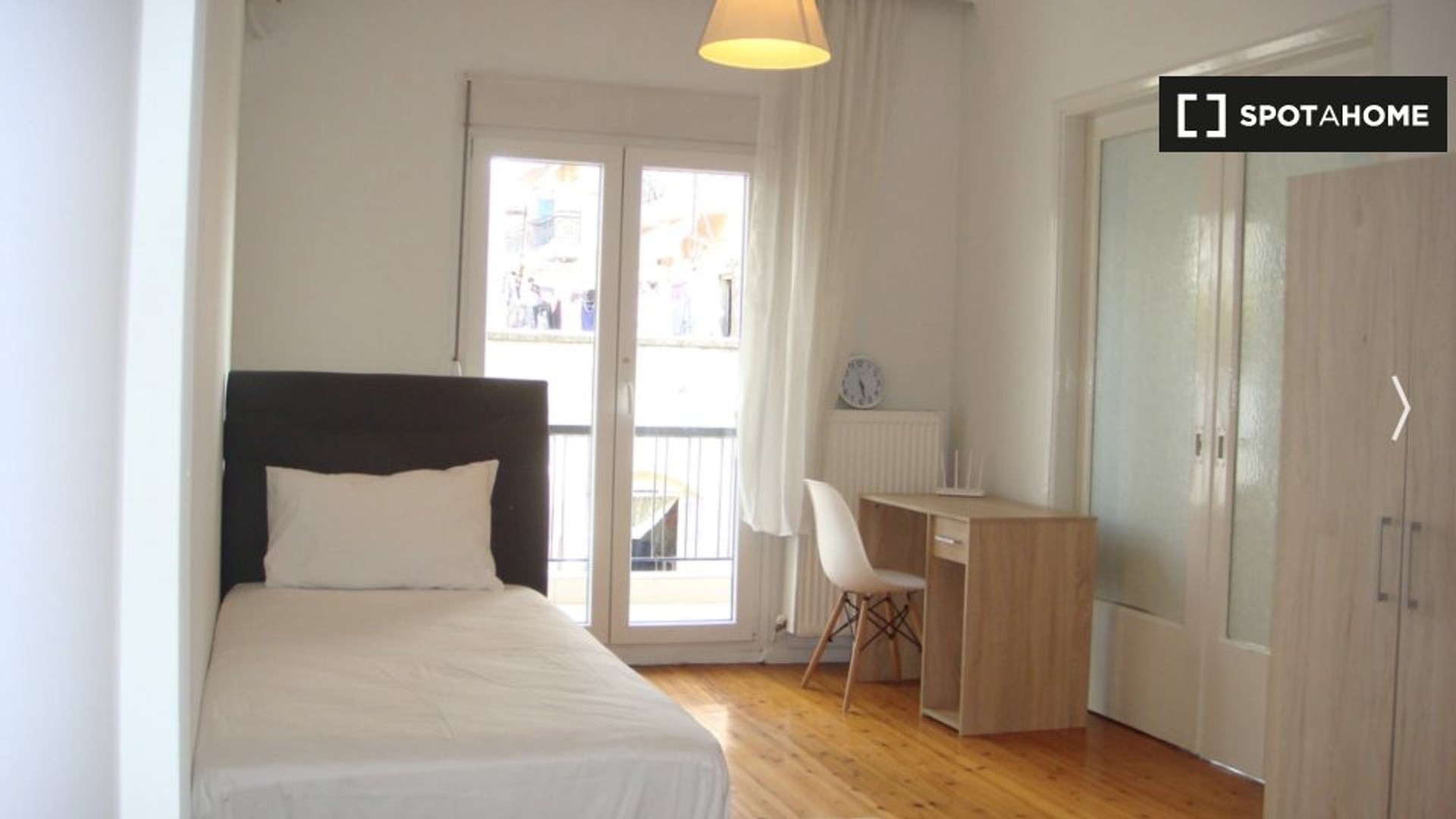 Quarto para alugar num apartamento partilhado em Salónica